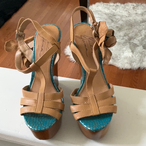 Genuine leather wooden platform sandals with floral accents. - Picture 6 of 6